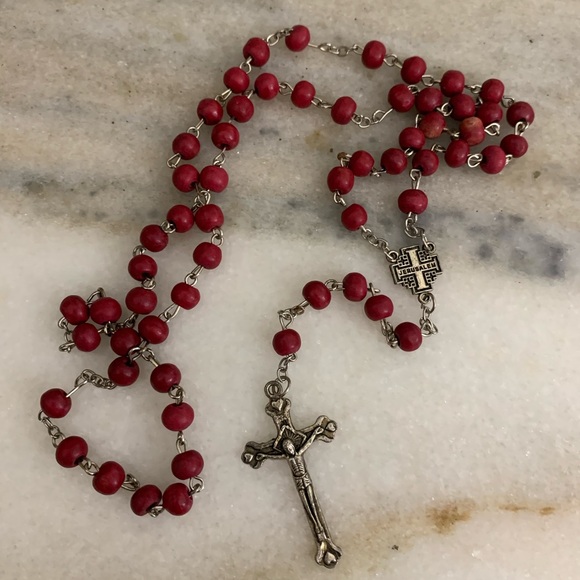 Elegant Red Beaded Rosary Necklace. Red beaded rosary - Picture 1 of 1